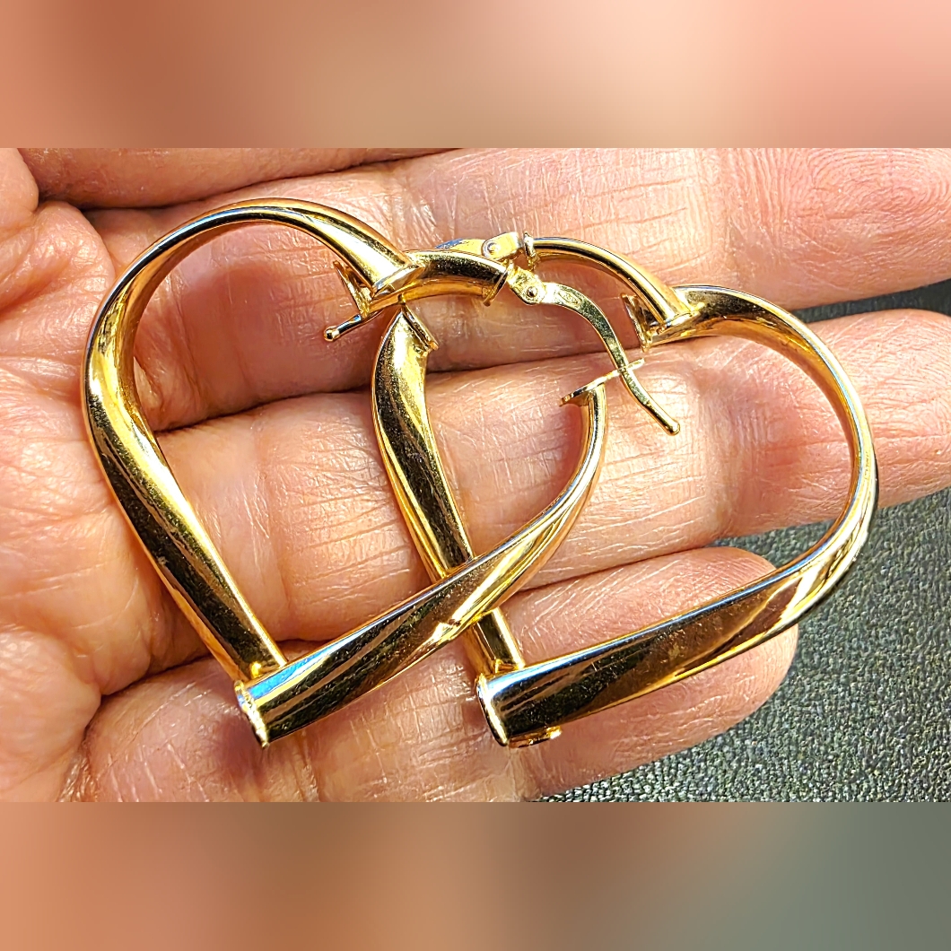 18k Gold Heart Hoop Earrings